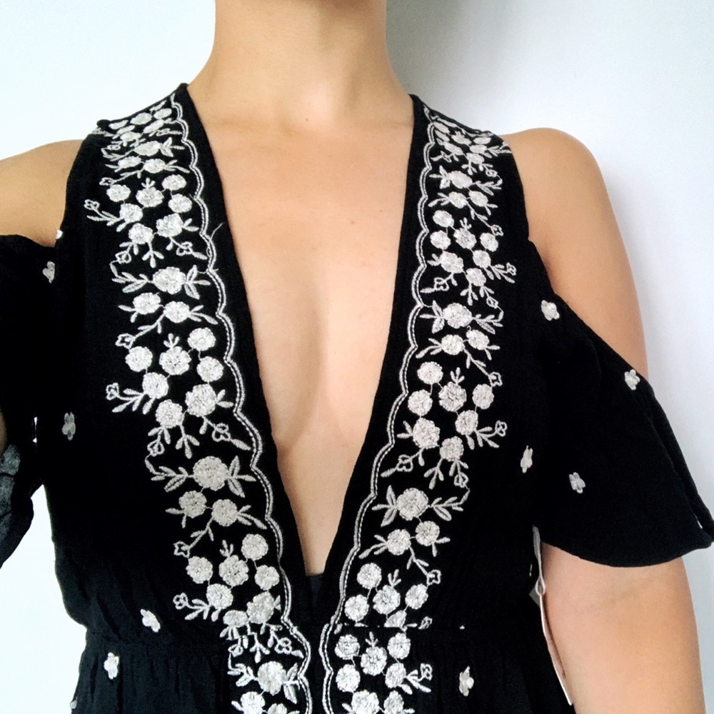 ⚡️NWT! FOREVER 21 Deep V OTS Dress SZ S ⚡️